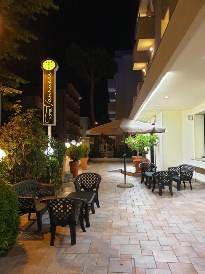 Hotel Vannucci Rimini Exterior photo