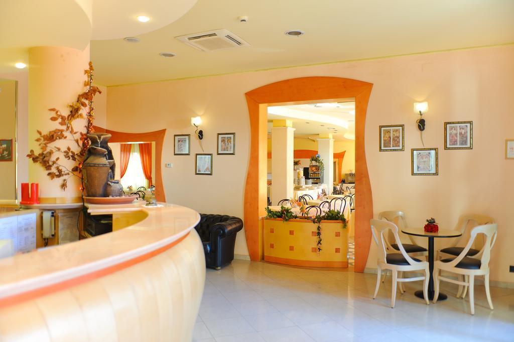 Hotel Vannucci Rimini Exterior photo