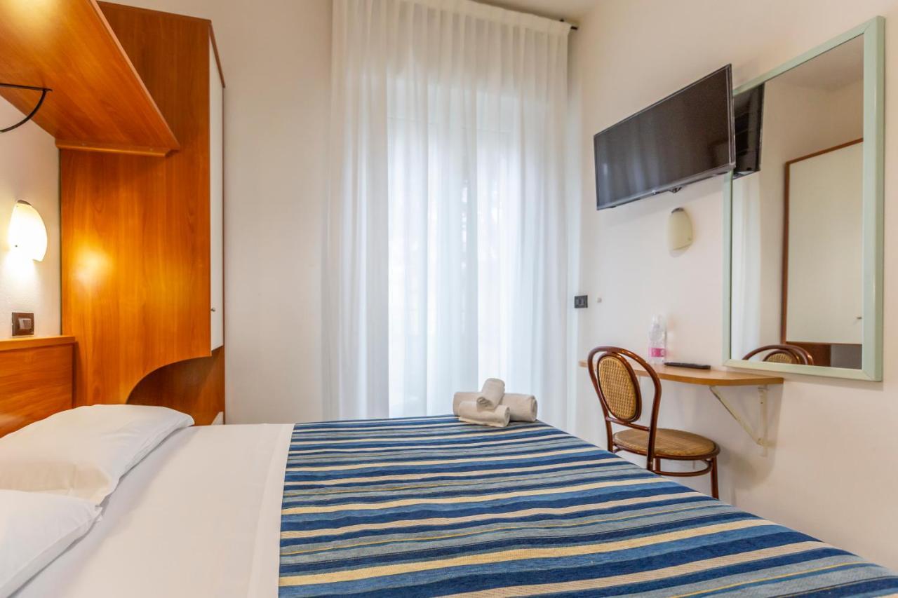 Hotel Vannucci Rimini Exterior photo