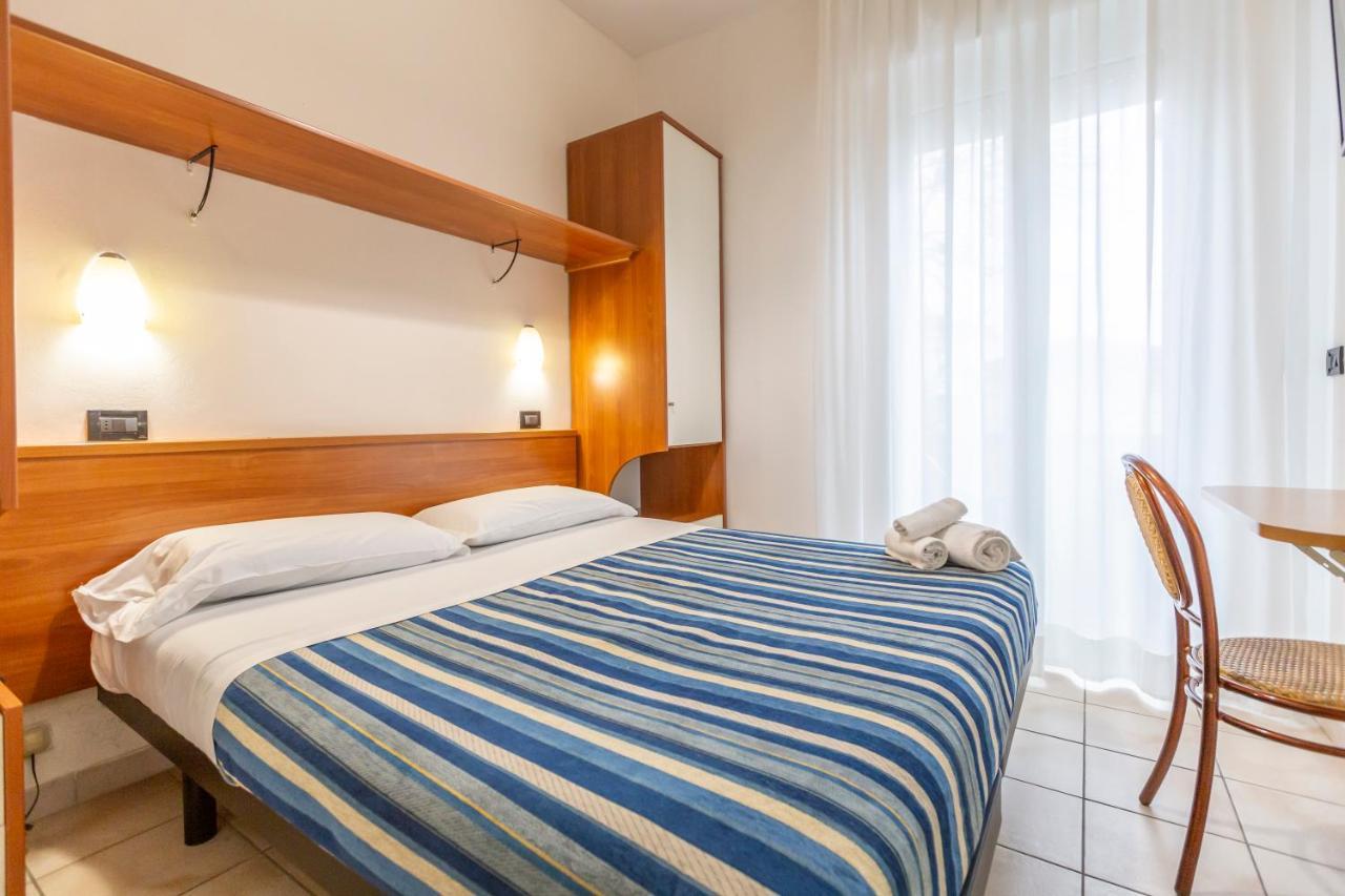 Hotel Vannucci Rimini Exterior photo