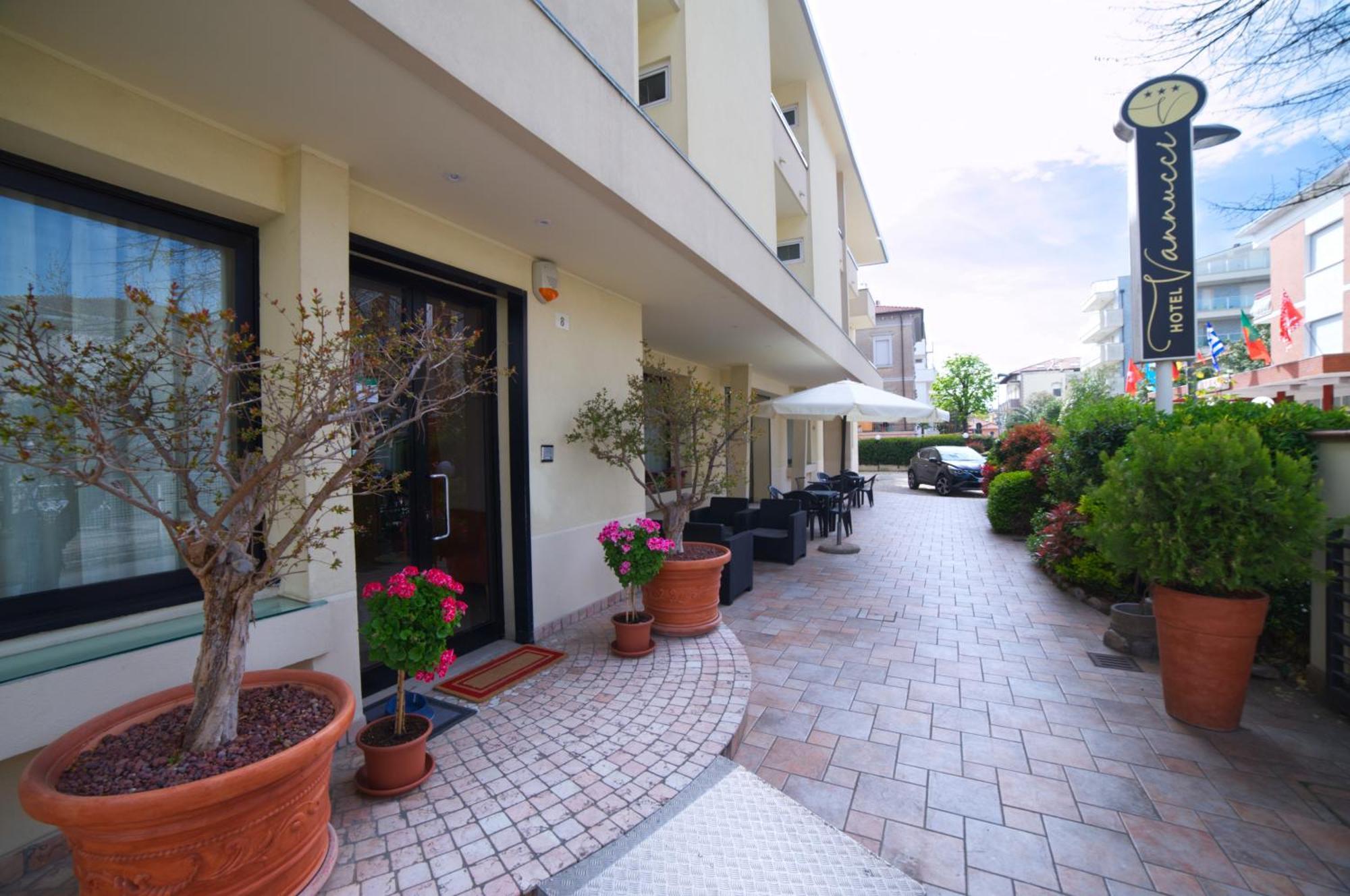 Hotel Vannucci Rimini Exterior photo