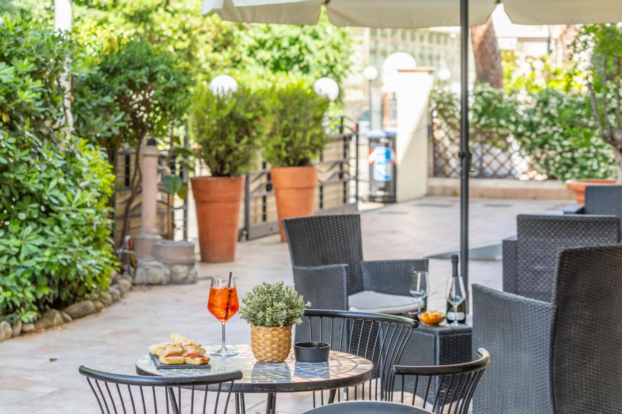 Hotel Vannucci Rimini Exterior photo