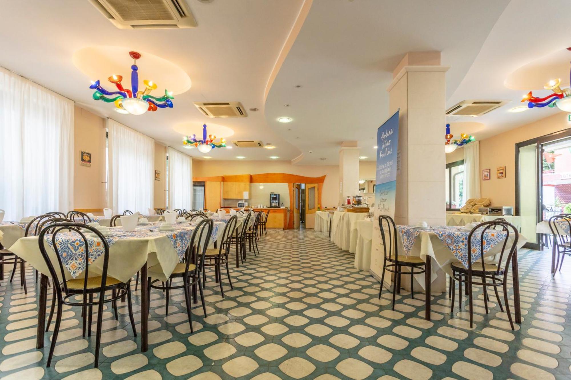 Hotel Vannucci Rimini Exterior photo
