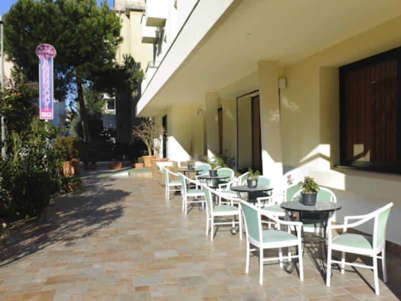 Hotel Vannucci Rimini Exterior photo
